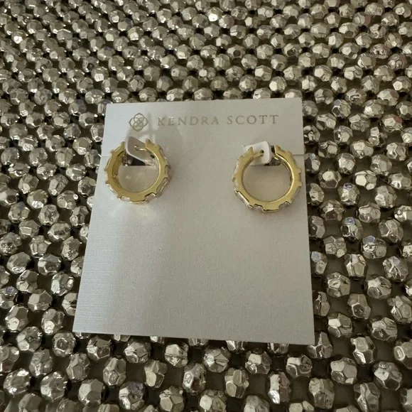 NWT Kendra Scott Jamie Huggie Earring - Picture 2 of 5